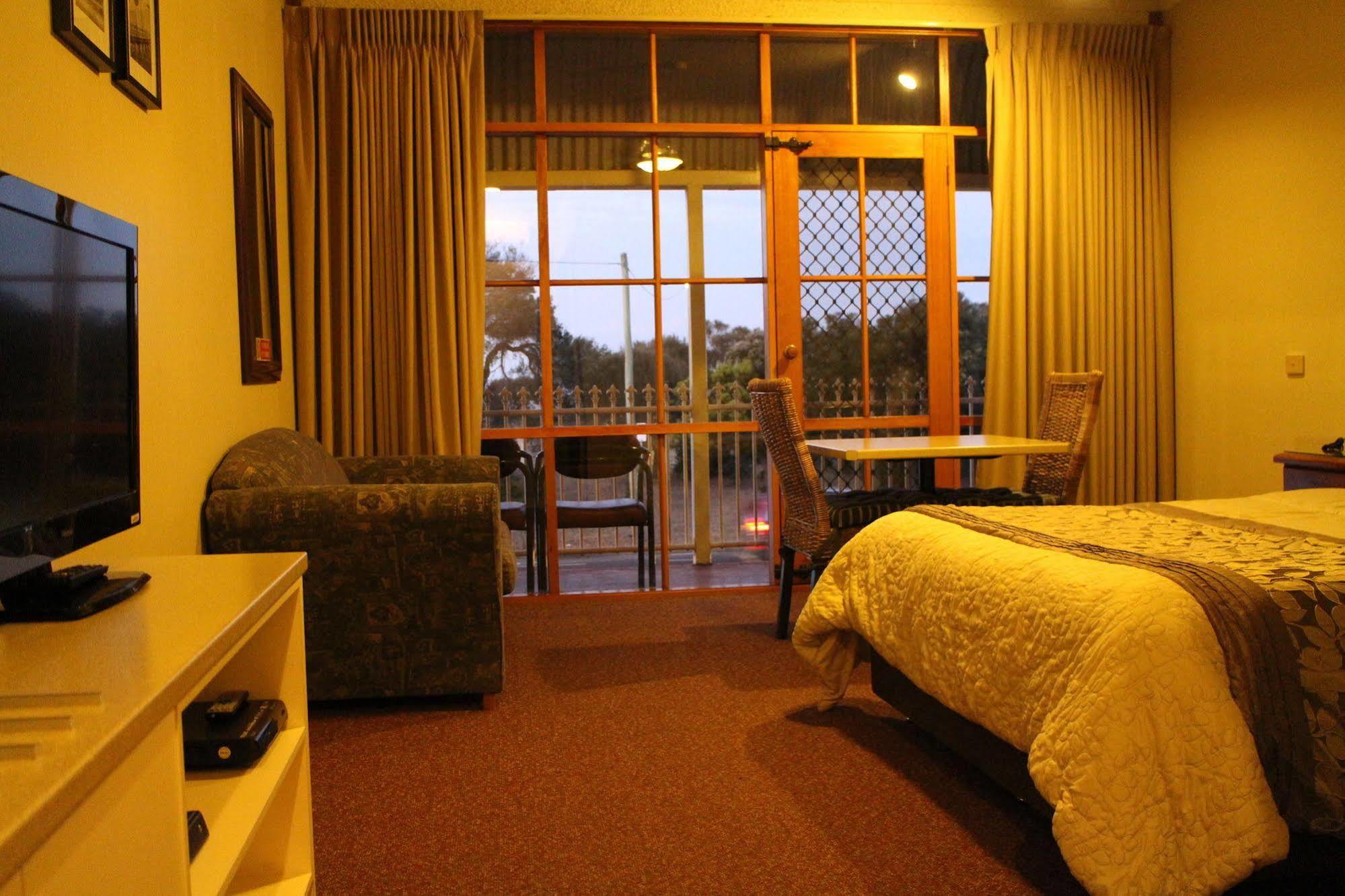 Bayview Motel Rosebud/Rye Екстер'єр фото